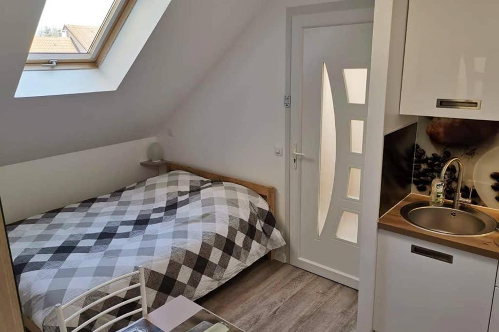 Studio Cosy Douillet Et Fonctionnel Lägenhet Savigny-le-Temple Exteriör bild